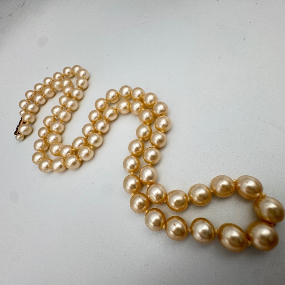 Vintage Faux Pearl Hand Knotted Necklace Champagne Cream Barrel Clasp 24 in 8mm - Picture 4 of 6
